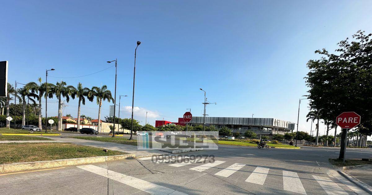 Vendo Local Comercial El Buijo Área Parqueo Útil Restaurantes Oficina Gym 213 m² Cubiertos Una Planta, Guayas — imagen 4