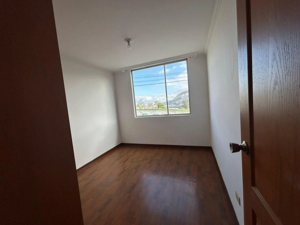 Casa en Venta de 3 Habitaciones, Sector Carretas de Carcelén — imagen 2
