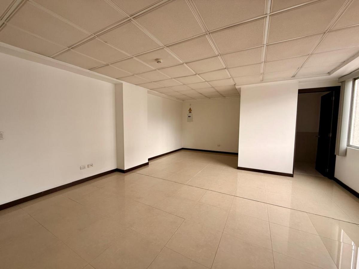 Venta Oficina con Parqueadero, Sector Bellavista — imagen 6
