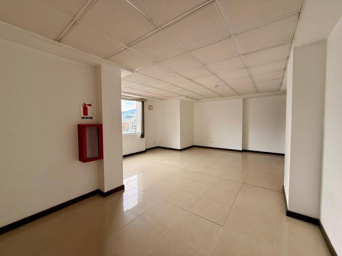 Venta Oficina con Parqueadero, Sector Bellavista — imagen 5