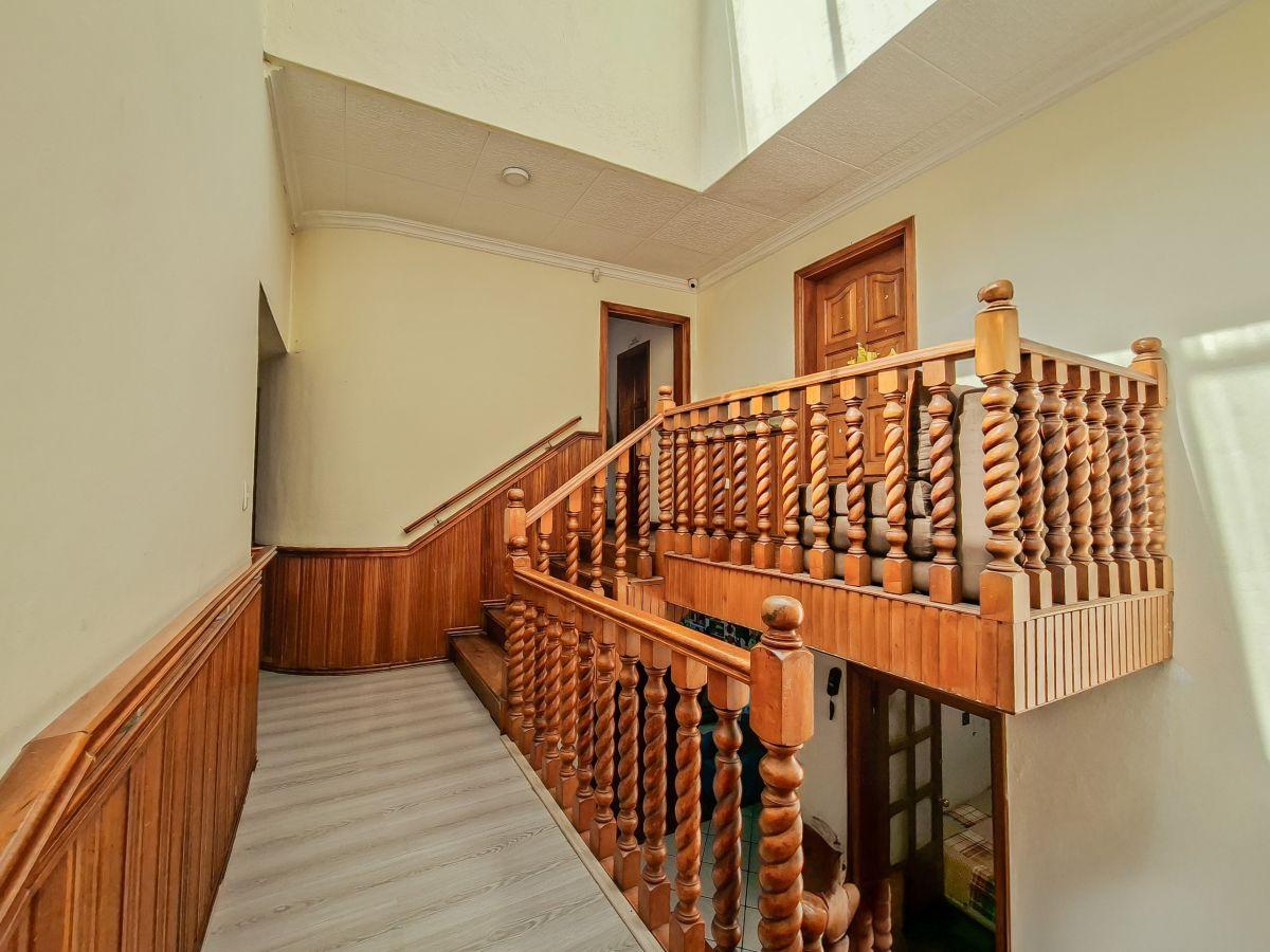 Casa de Venta en Cuenca, Sector Av Loja, con Amplia Área Verde, Azuay — imagen 8