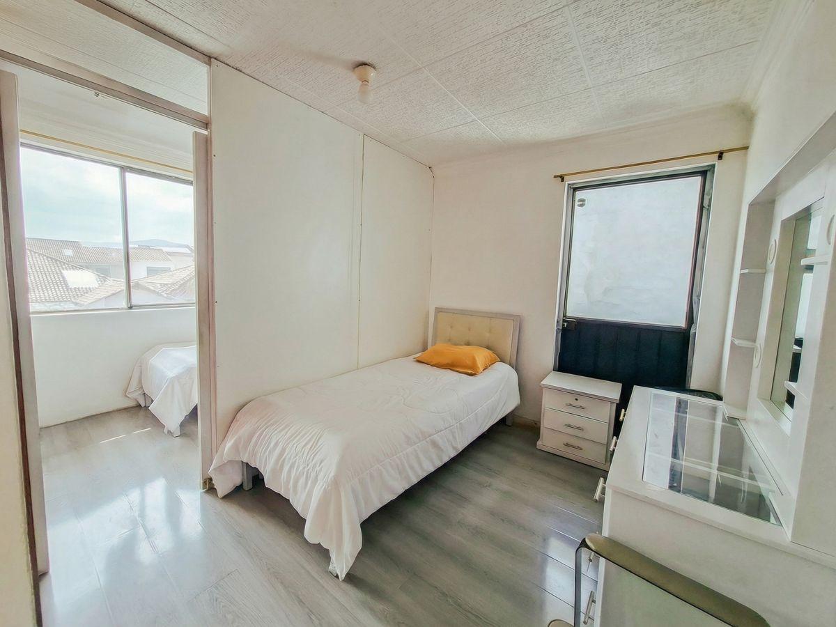 Casa de Venta en Cuenca, Sector Av Loja, con Amplia Área Verde, Azuay — imagen 6
