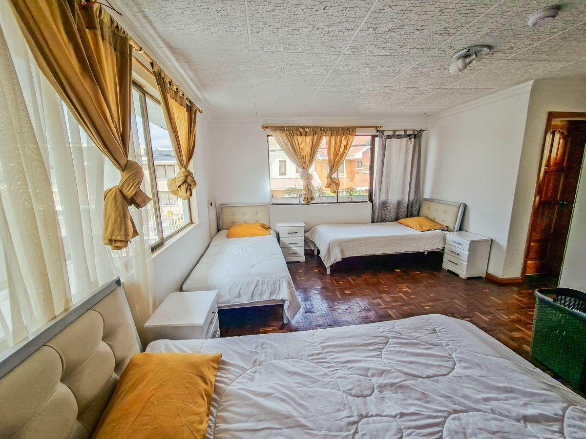 Casa de Venta en Cuenca, Sector Av Loja, con Amplia Área Verde, Azuay — imagen 5