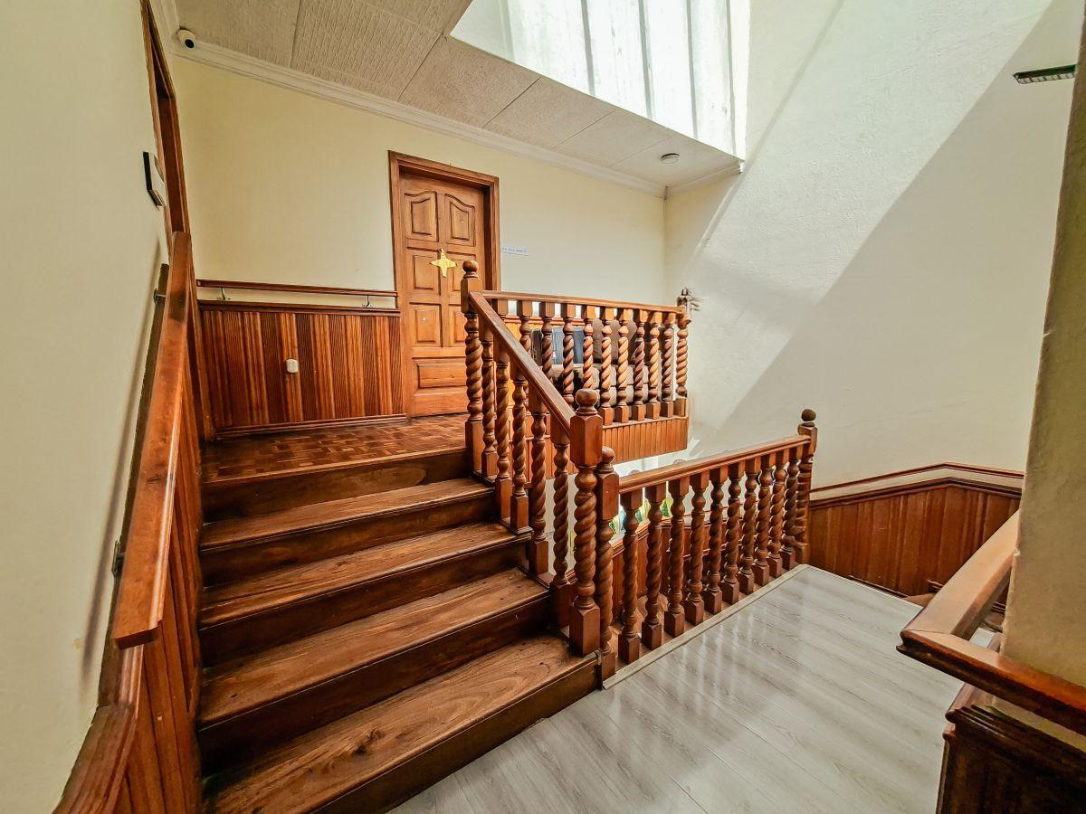 Casa de Venta en Cuenca, Sector Av Loja, con Amplia Área Verde, Azuay — imagen 2