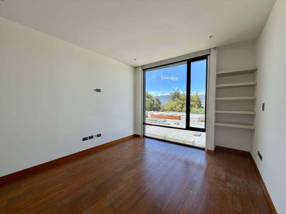 Departamento en Venta, Cumbayá, 2 Dorm., Vista, Terraza, Sala Estar, Piscina — imagen 3