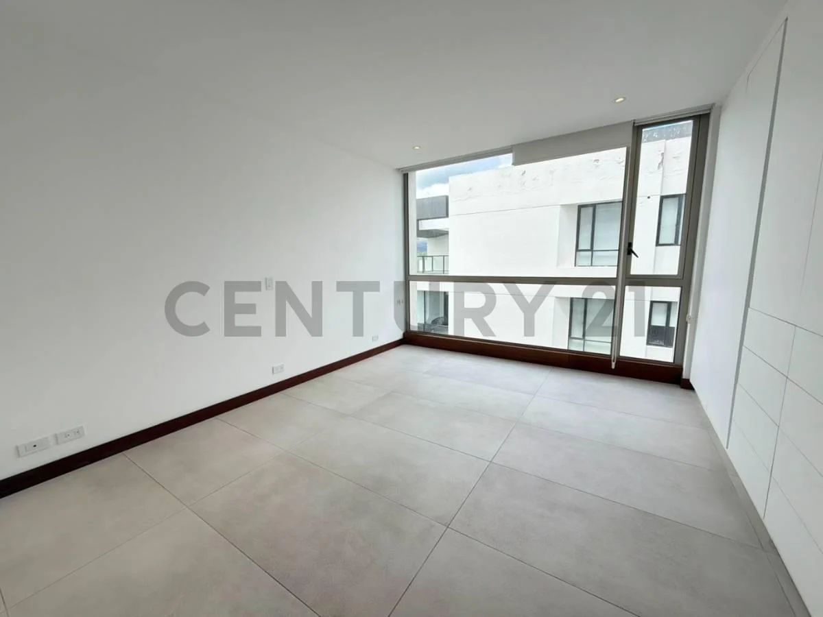 En Venta Departamento. Sector Cumbayá — imagen 4