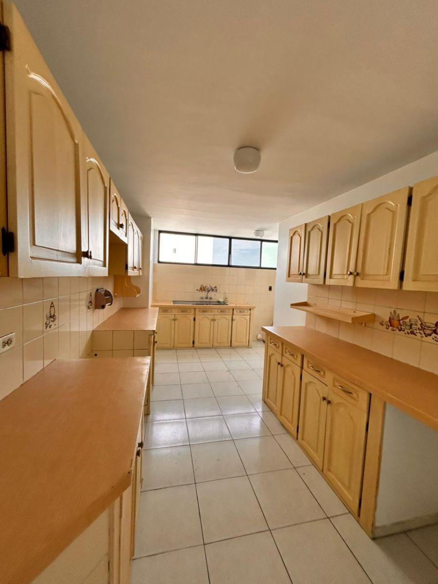 Departamento en Venta Frente Al Mar en Chipipe, Salinas, Condominio Casablanca — imagen 4