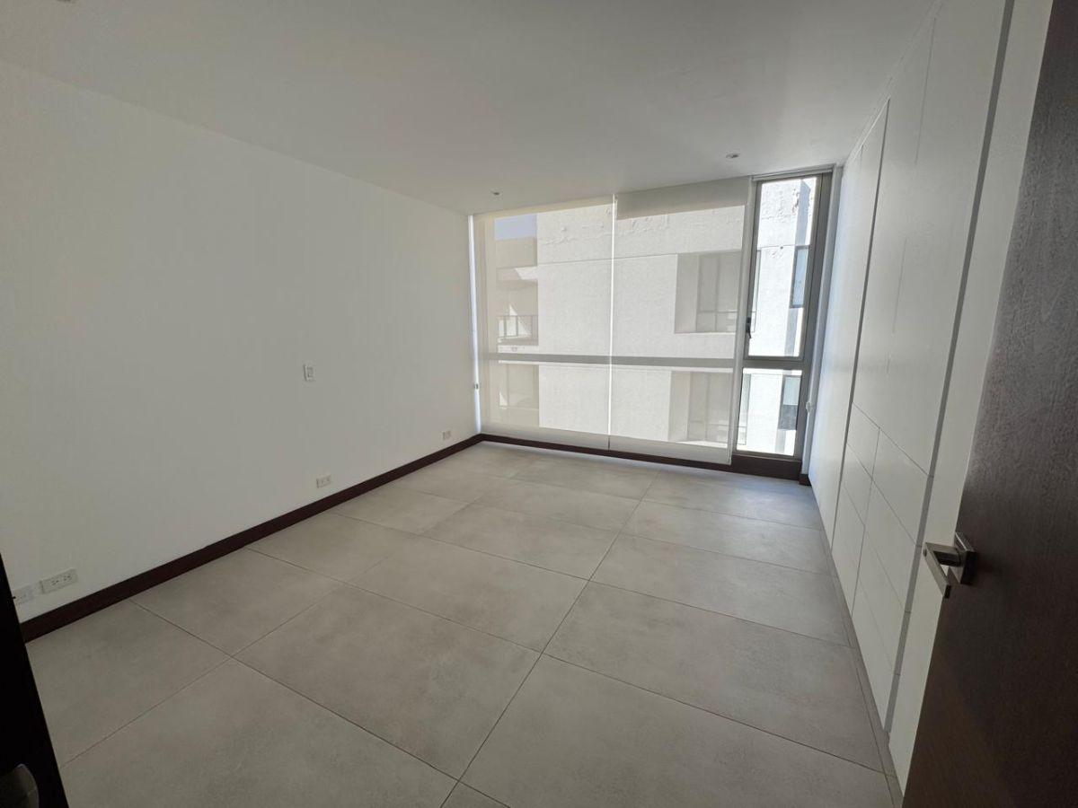 Vendo Cumbayá, Lindo Departamento, 164 m², 3 Dorm. Sector Santa Lucia, Excelente Ubicación! — imagen 2