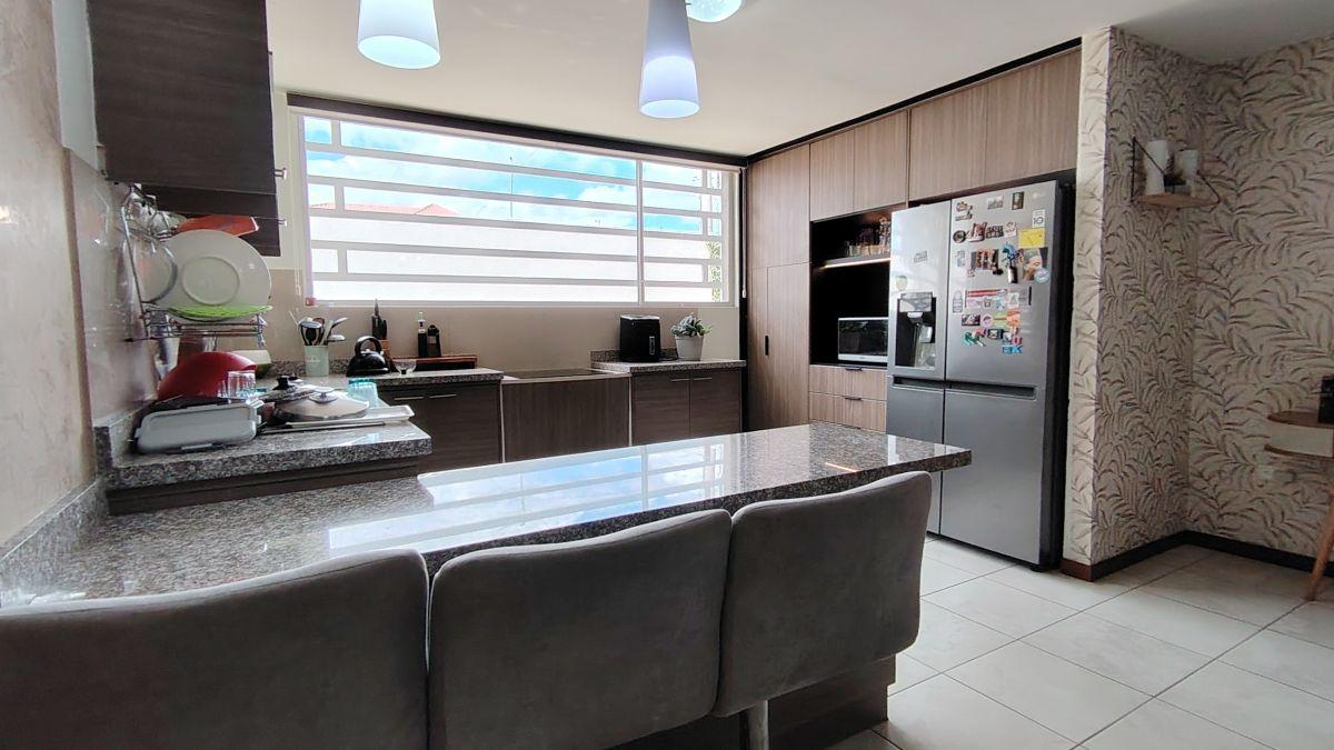 Departamento en Venta con Amplio Patio, Sector Las Acacias Tumbaco — imagen 8