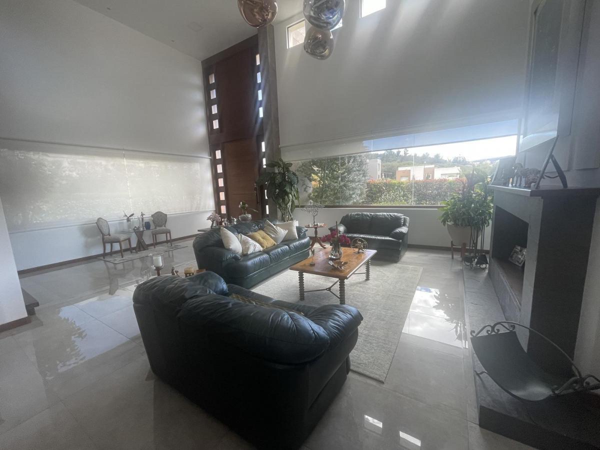 Venta Hermosa Casa Acabados de Lujo La Ceramica Tumbaco — imagen 10