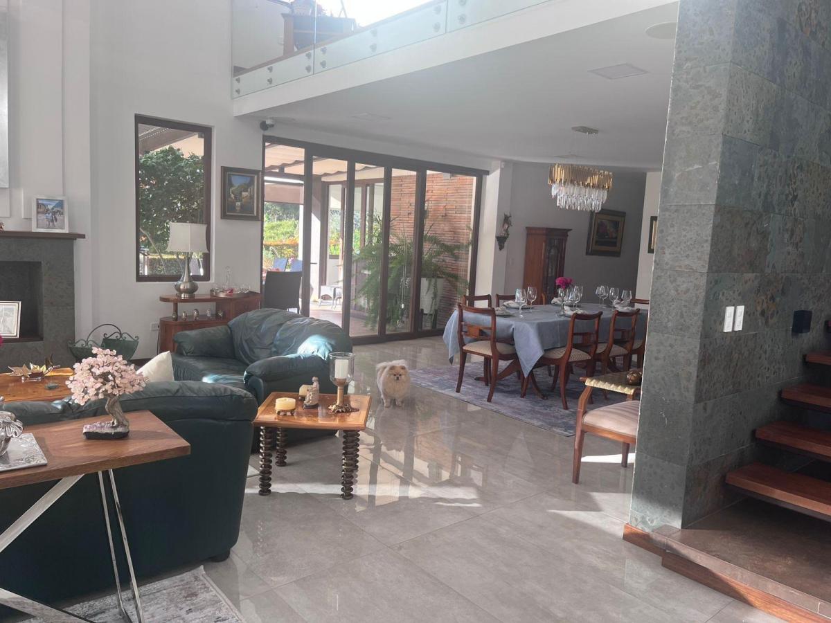 Venta Hermosa Casa Acabados de Lujo La Ceramica Tumbaco — imagen 9