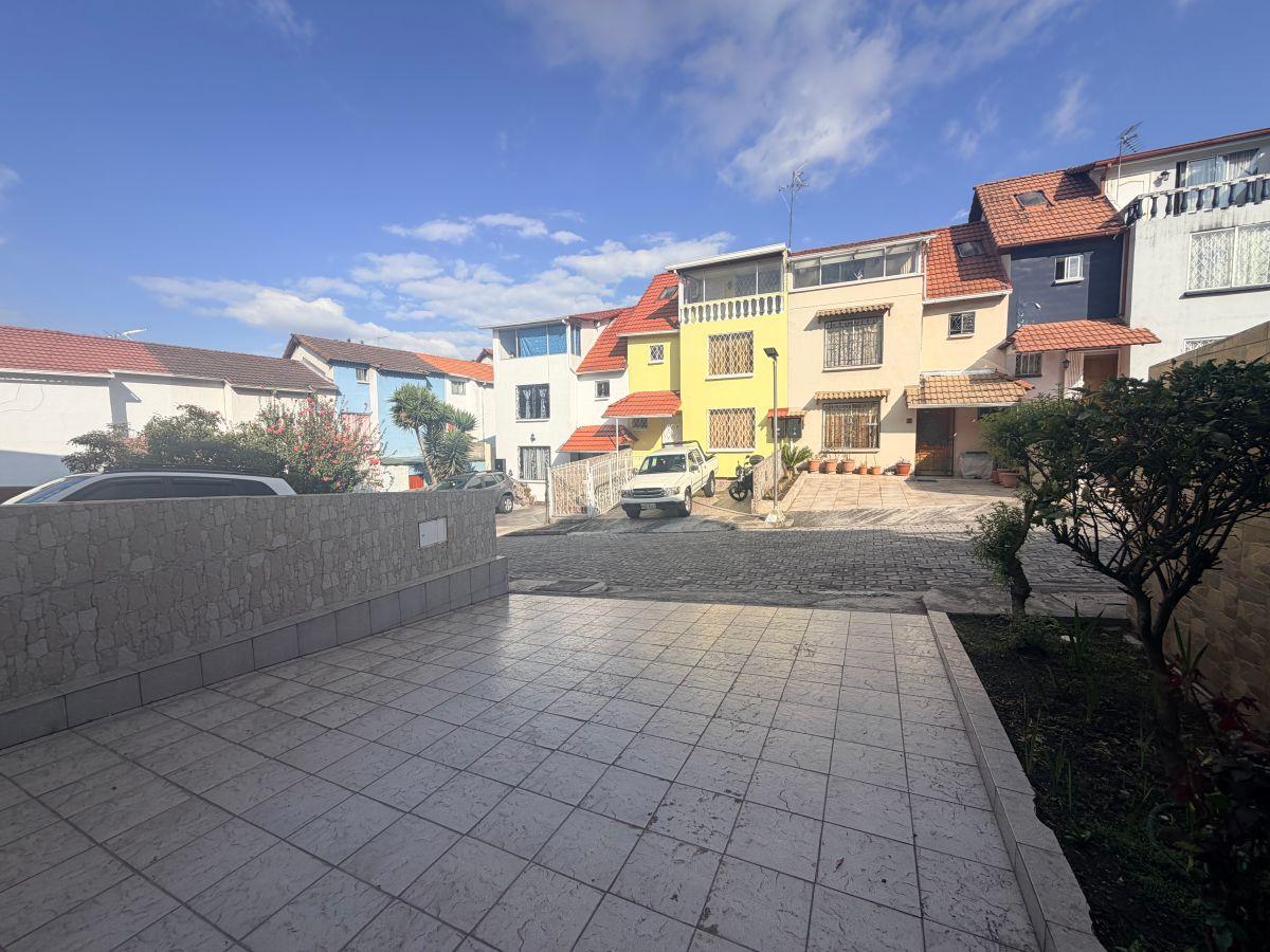 Oportunidad Casa de 3 Habitaciones en Venta en Carcelén Alto Conjunto Privado 174 m² — imagen 3