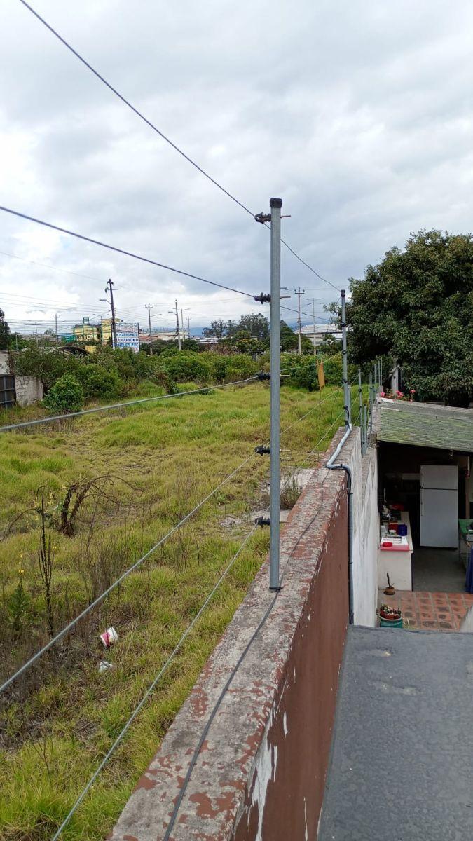 Terreno Comercial de 1900 m² en Venta en Calderón, Calle Los Pinos y Panamaricana Norte — imagen 2