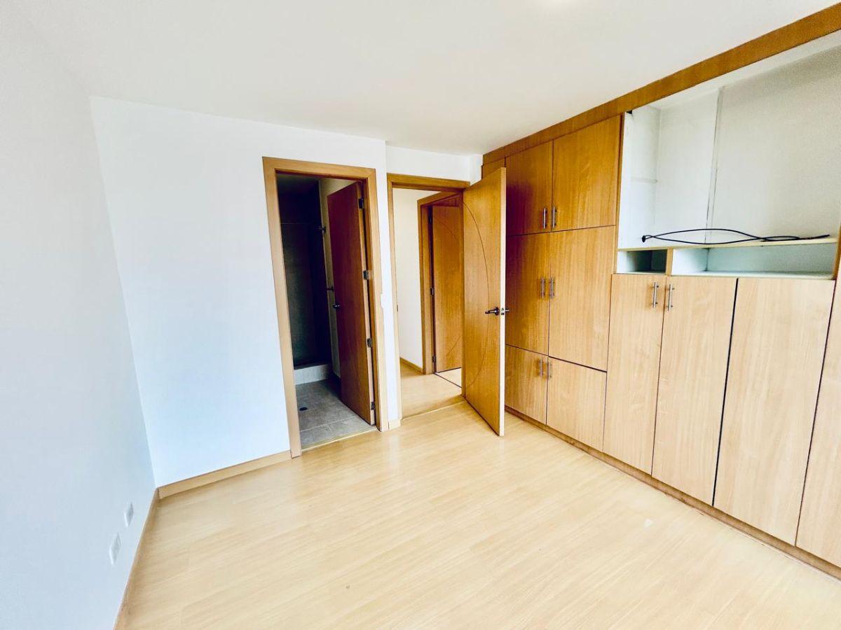Departamento en Venta 3 Habitaciones 2 Parqueaderos en La 6 de Diciembre y de Los Fresnos — imagen 6