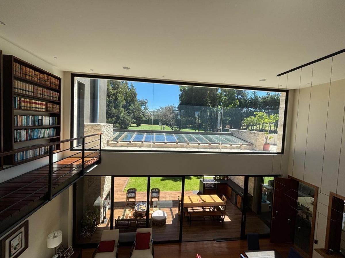 Elegante Casa Rodeada de Jardines en Puembo Urb Cerrada Junto Al Club Arrayanes — imagen 10