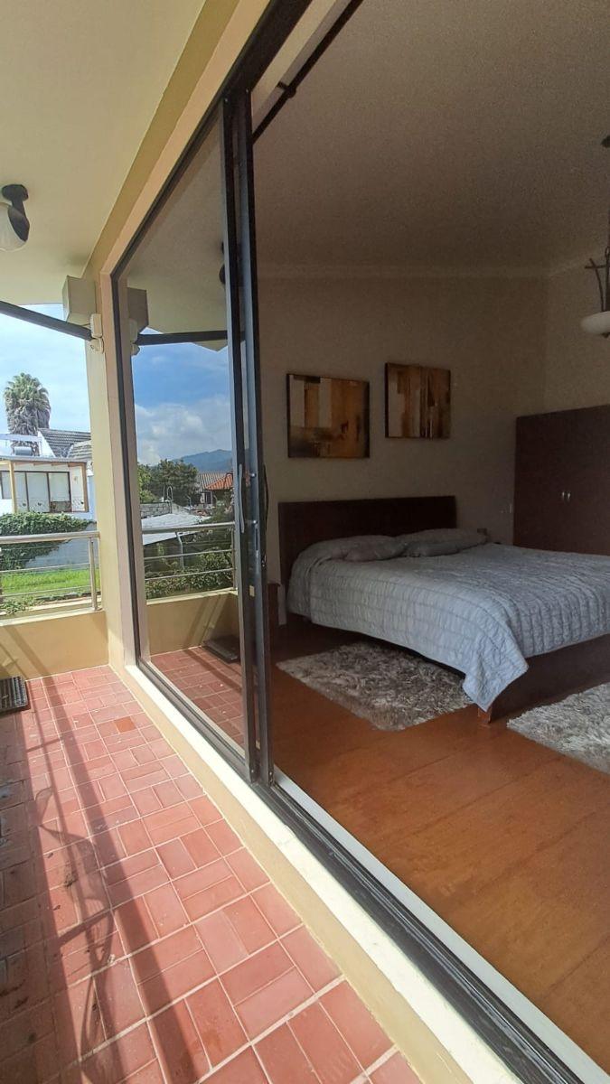 Vendo en Cumbayá: Casa Principal + Casa de Huéspedes en Urbanización, Reservorio — imagen 9