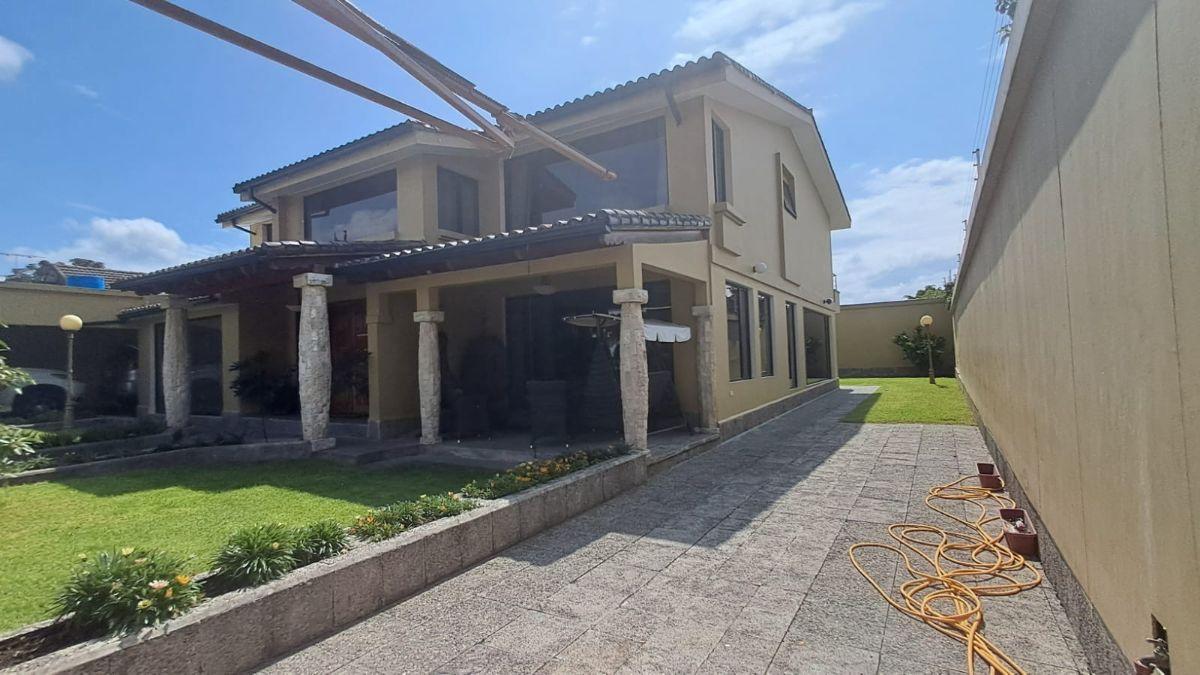 Vendo en Cumbayá: Casa Principal + Casa de Huéspedes en Urbanización, Reservorio — imagen 5