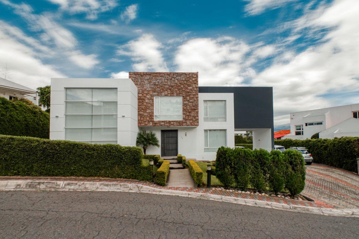 Hermosa Casa de Venta o Renta Urbanizacion Exclusiva Cumbaya — imagen 10
