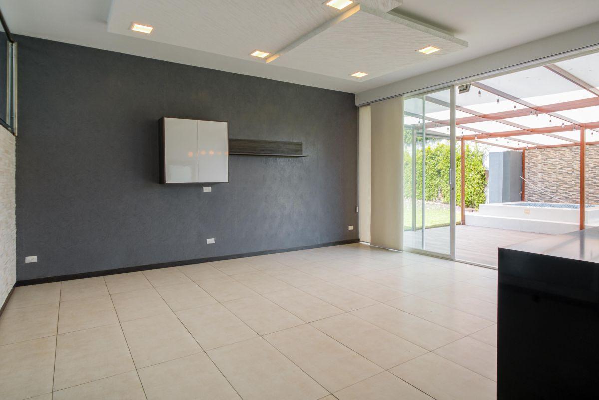Hermosa Casa de Venta o Renta Urbanizacion Exclusiva Cumbaya — imagen 6