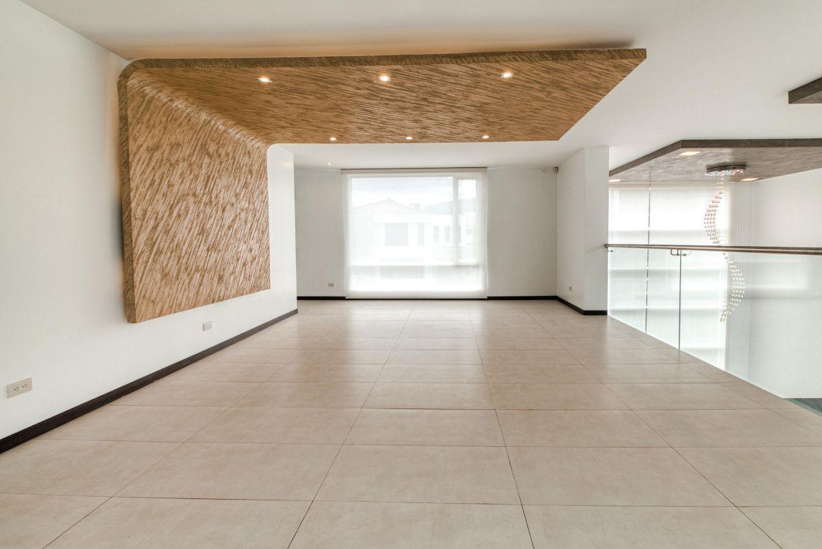 Hermosa Casa de Venta o Renta Urbanizacion Exclusiva Cumbaya — imagen 2