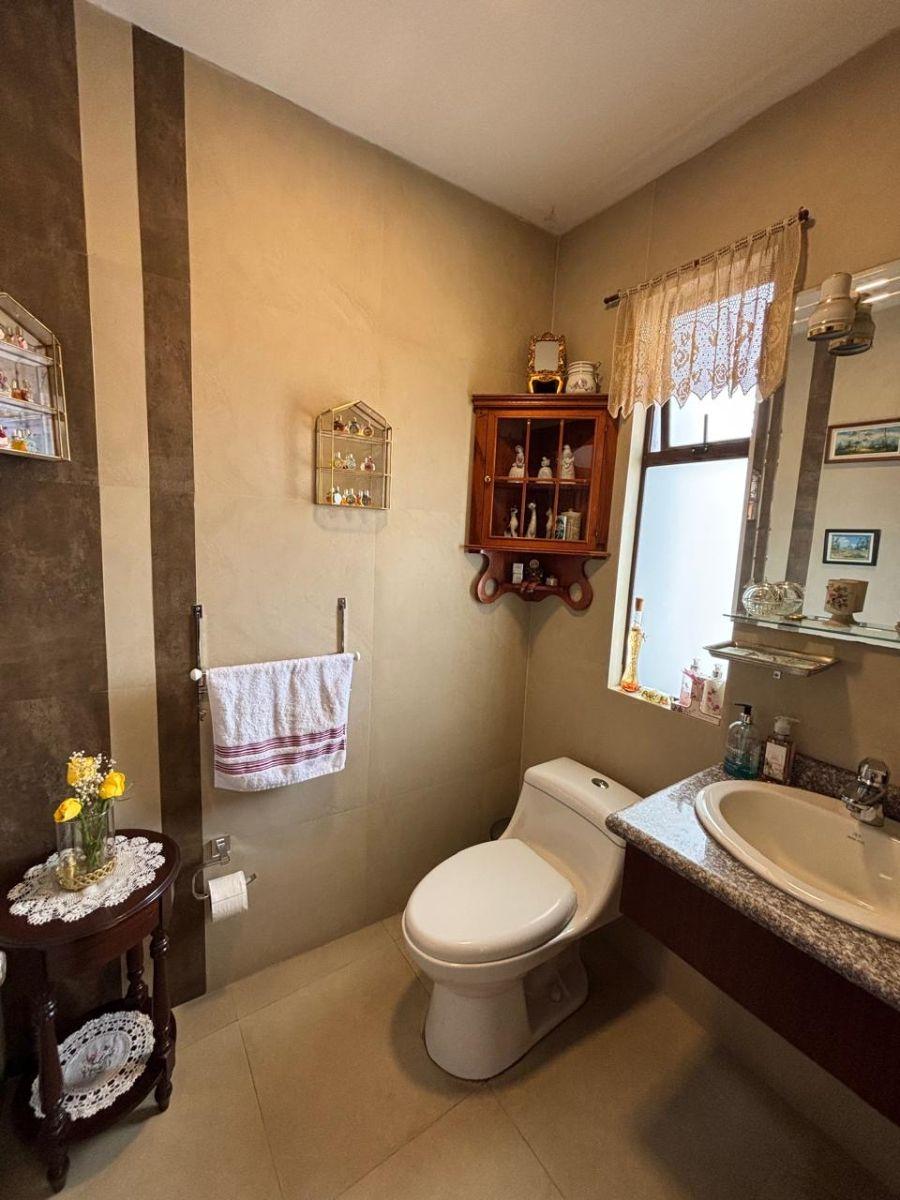 Hermosa Casa en Venta Challuabamba 4 Dorm. c/u con Baño, Azuay — imagen 9