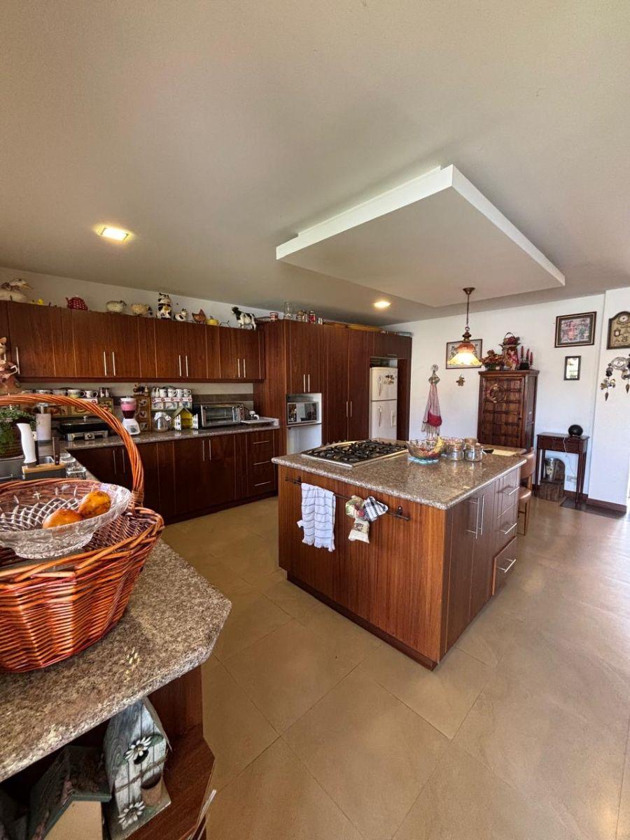 Hermosa Casa en Venta Challuabamba 4 Dorm. c/u con Baño, Azuay — imagen 7