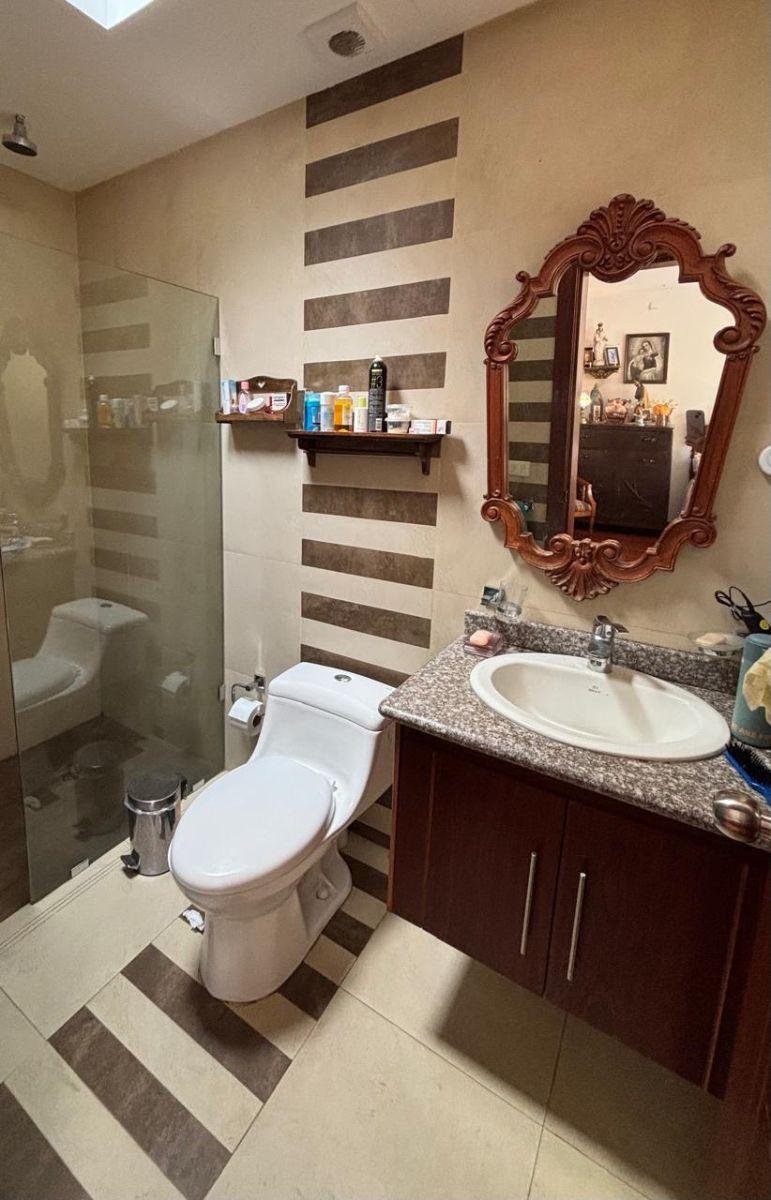 Hermosa Casa en Venta Challuabamba 4 Dorm. c/u con Baño, Azuay — imagen 3