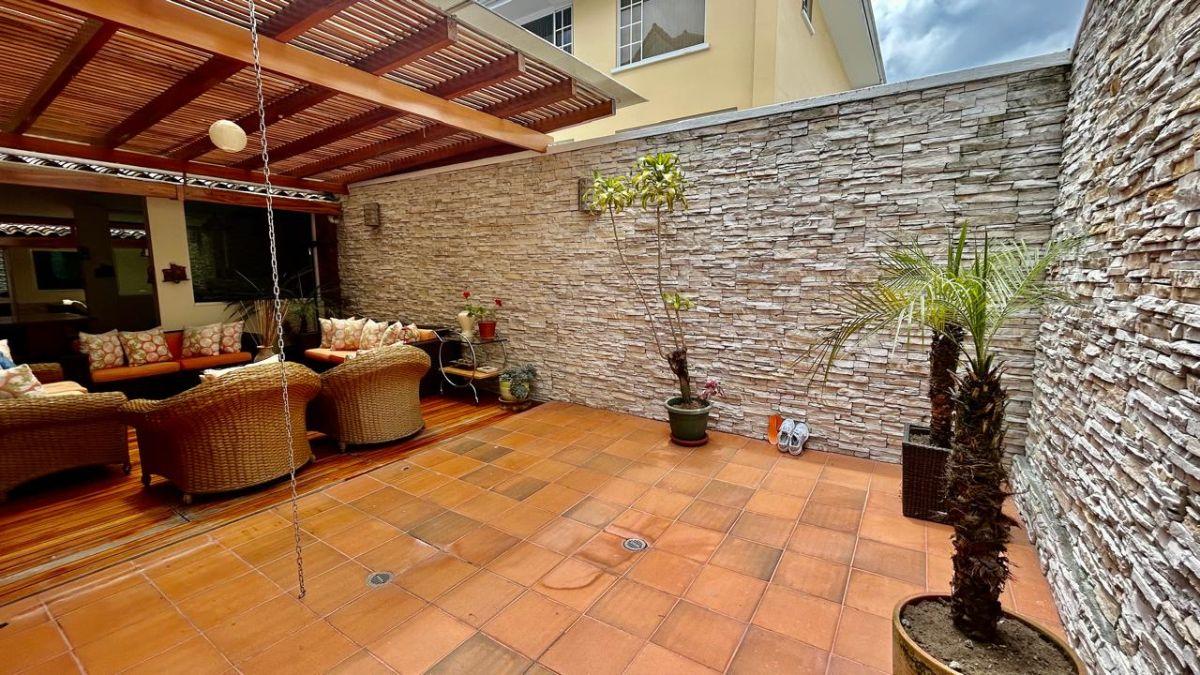 Casa en El Norte de Quito en Urbanización Cerrada Cerca de La Embajada Americana — imagen 3