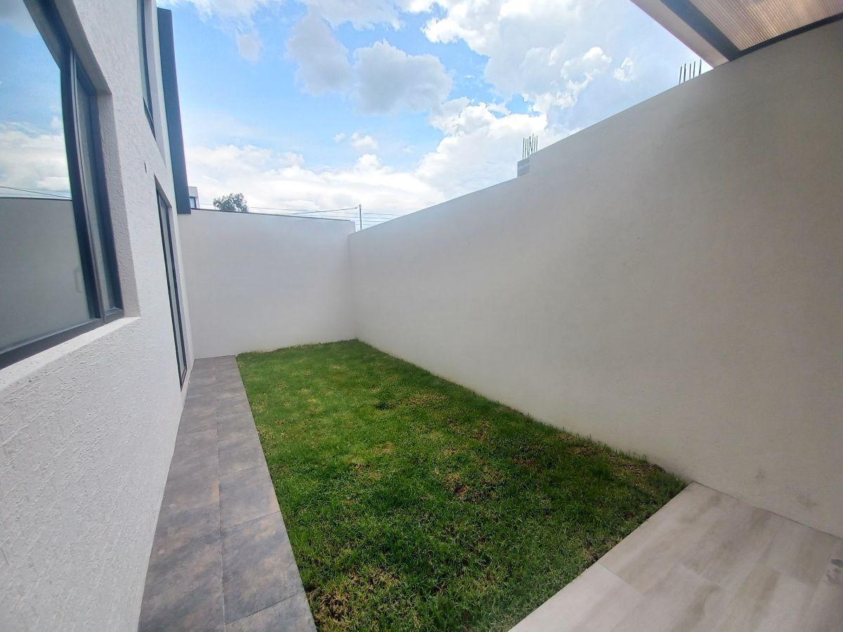 Vendo Moderna Casa Esquinera Dentro de Urbanización Cumbaya — imagen 2