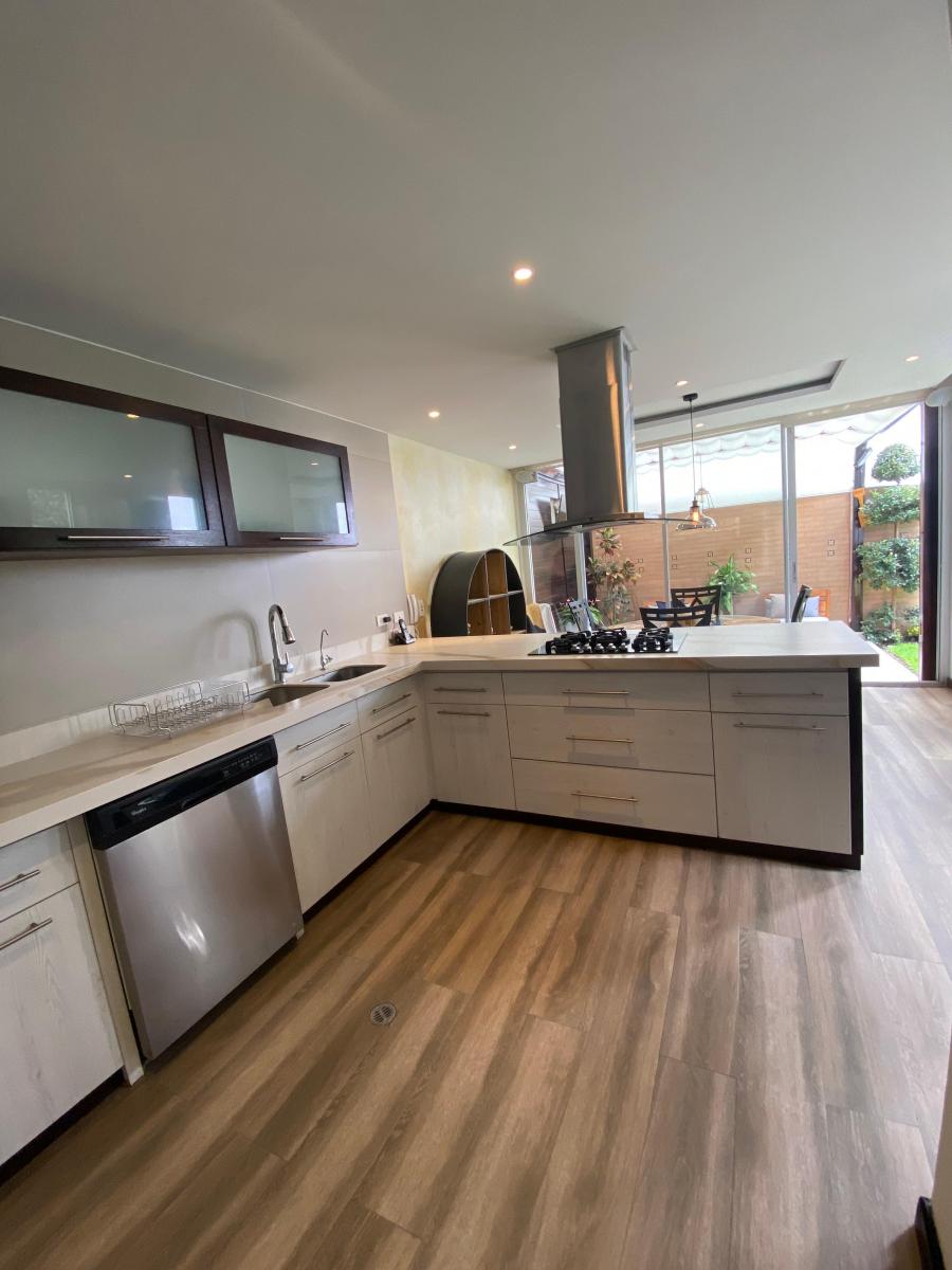 Casa con 260 m² Terreno y 3 Recámaras Cada Una con Baño en Venta en Cumbayá — imagen 8