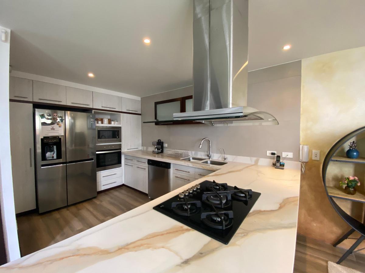 Casa con 260 m² Terreno y 3 Recámaras Cada Una con Baño en Venta en Cumbayá — imagen 7