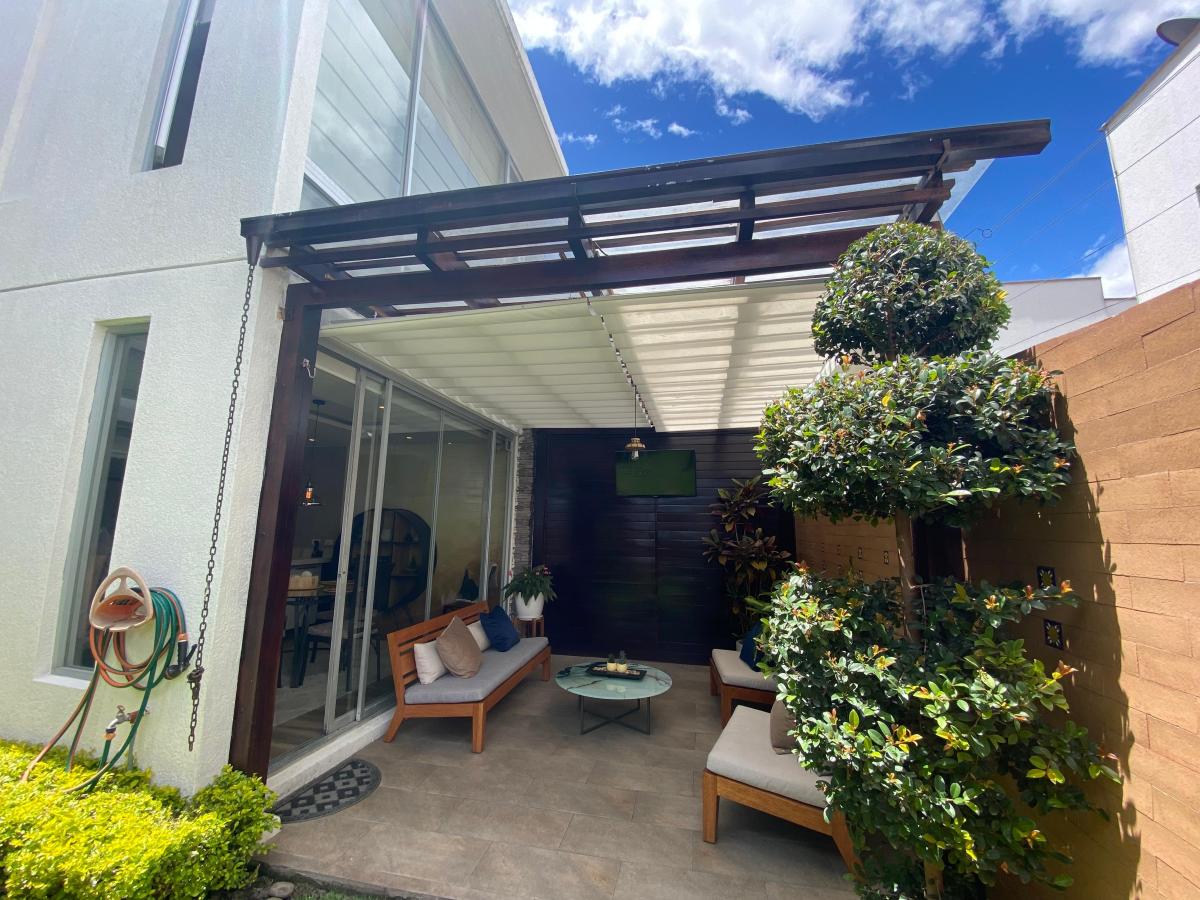 Casa con 260 m² Terreno y 3 Recámaras Cada Una con Baño en Venta en Cumbayá — imagen 5