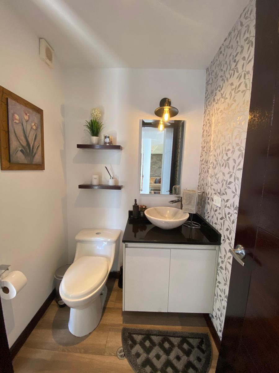 Casa con 260 m² Terreno y 3 Recámaras Cada Una con Baño en Venta en Cumbayá — imagen 3