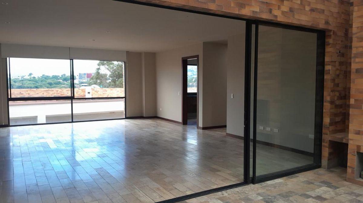 Vendo, Lindo PH, Cumbayá, Sector La Cerveceria, 3 Dorm., Área Empleadas, Excelente Ubicación! — imagen 4