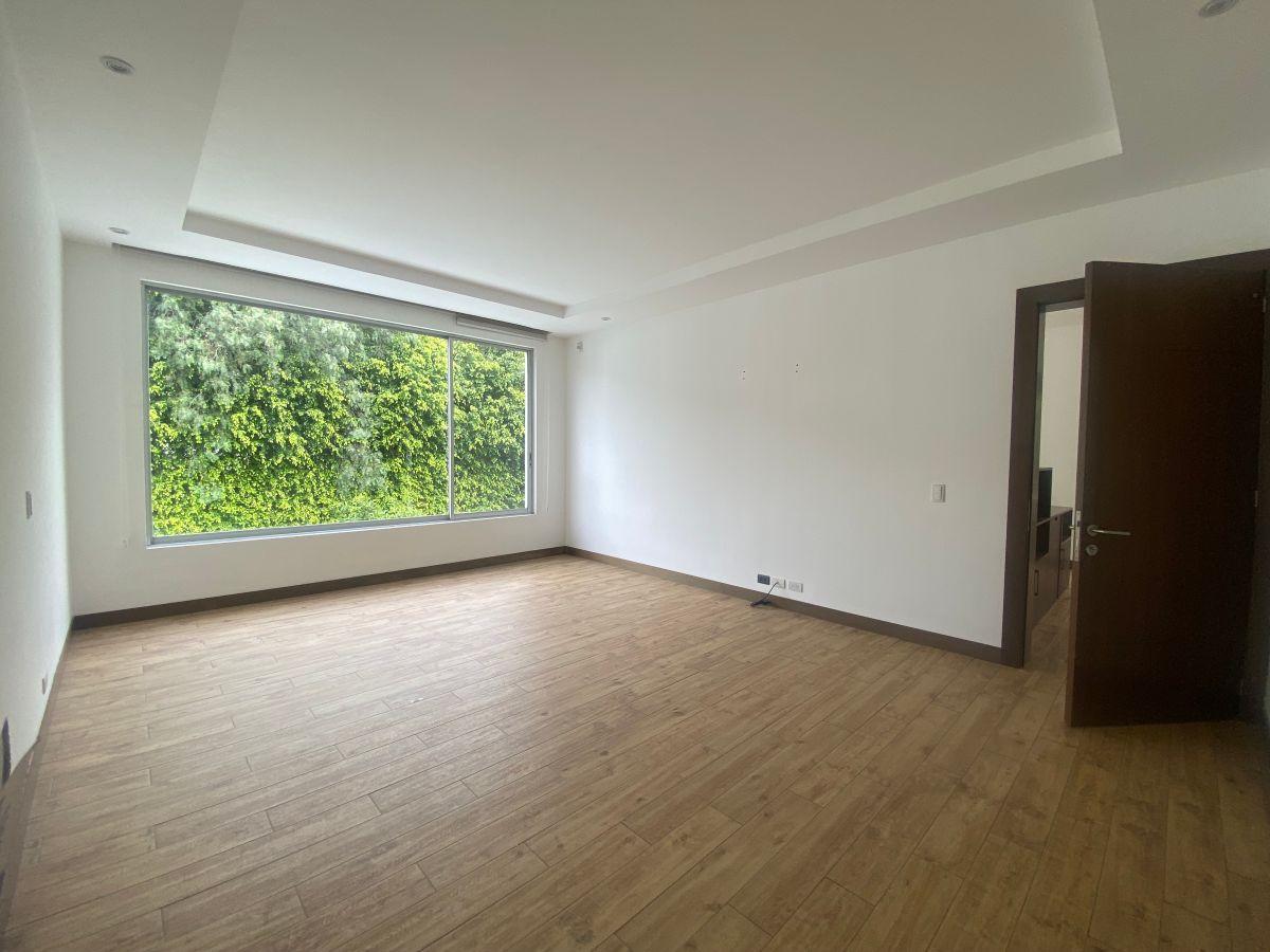 Casa de Venta Dentro de Urbanización San Patricio, 4 Dorm. - 400 m², Piscina - Cumbayá — imagen 7
