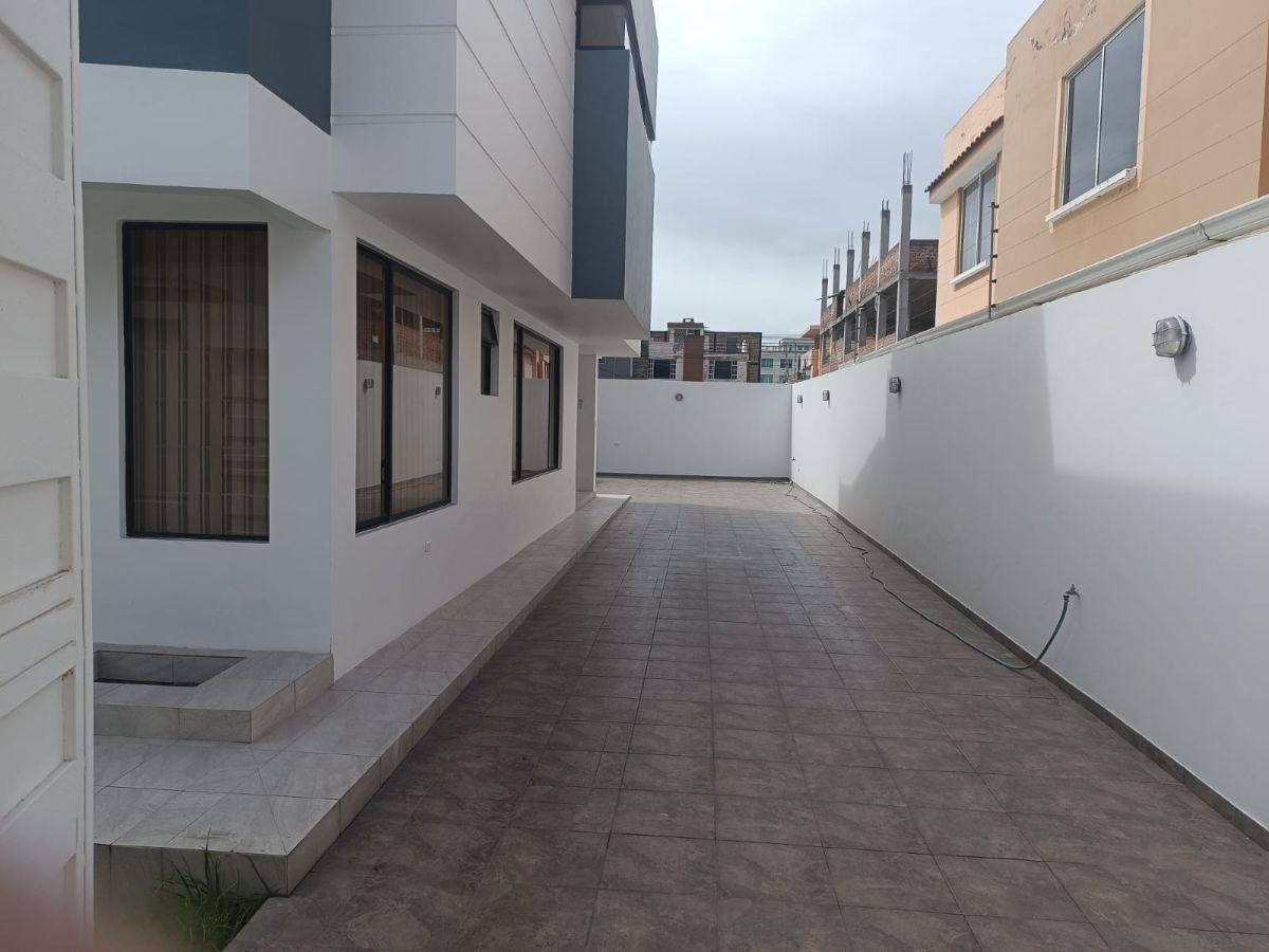 Casa de Lujo con 3 Habitaciones Master en Venta en El Norte de Riobamba, Chimborazo — imagen 8