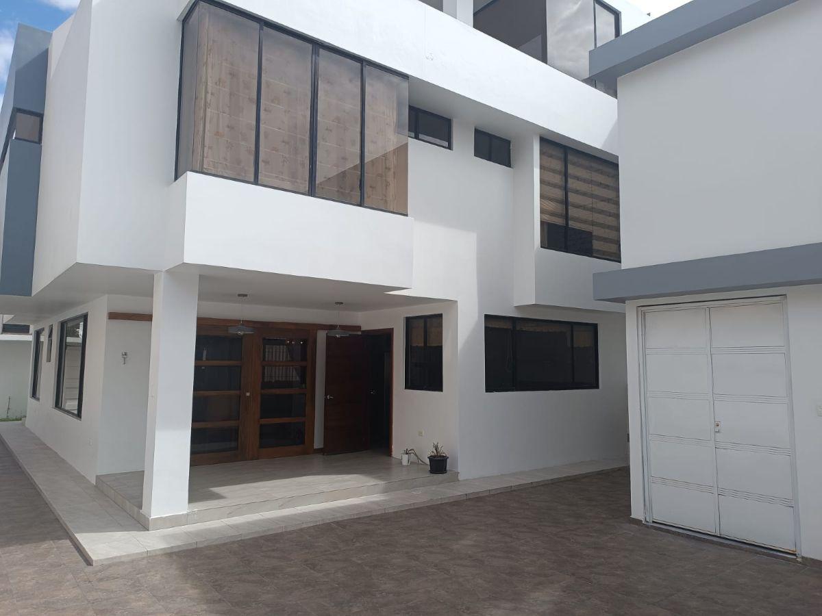 Casa de Lujo con 3 Habitaciones Master en Venta en El Norte de Riobamba, Chimborazo — imagen 3