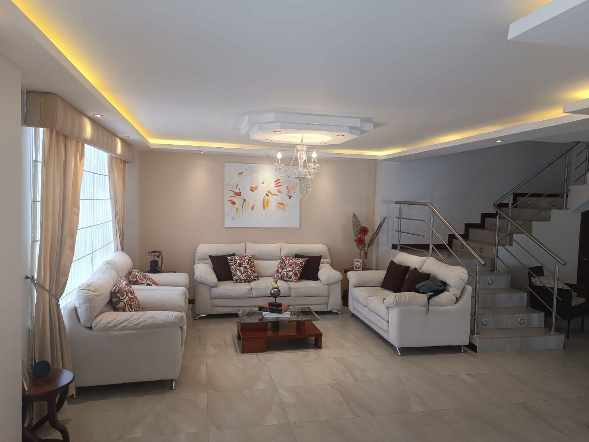 Casa de Lujo con 3 Habitaciones Master en Venta en El Norte de Riobamba, Chimborazo — imagen 2