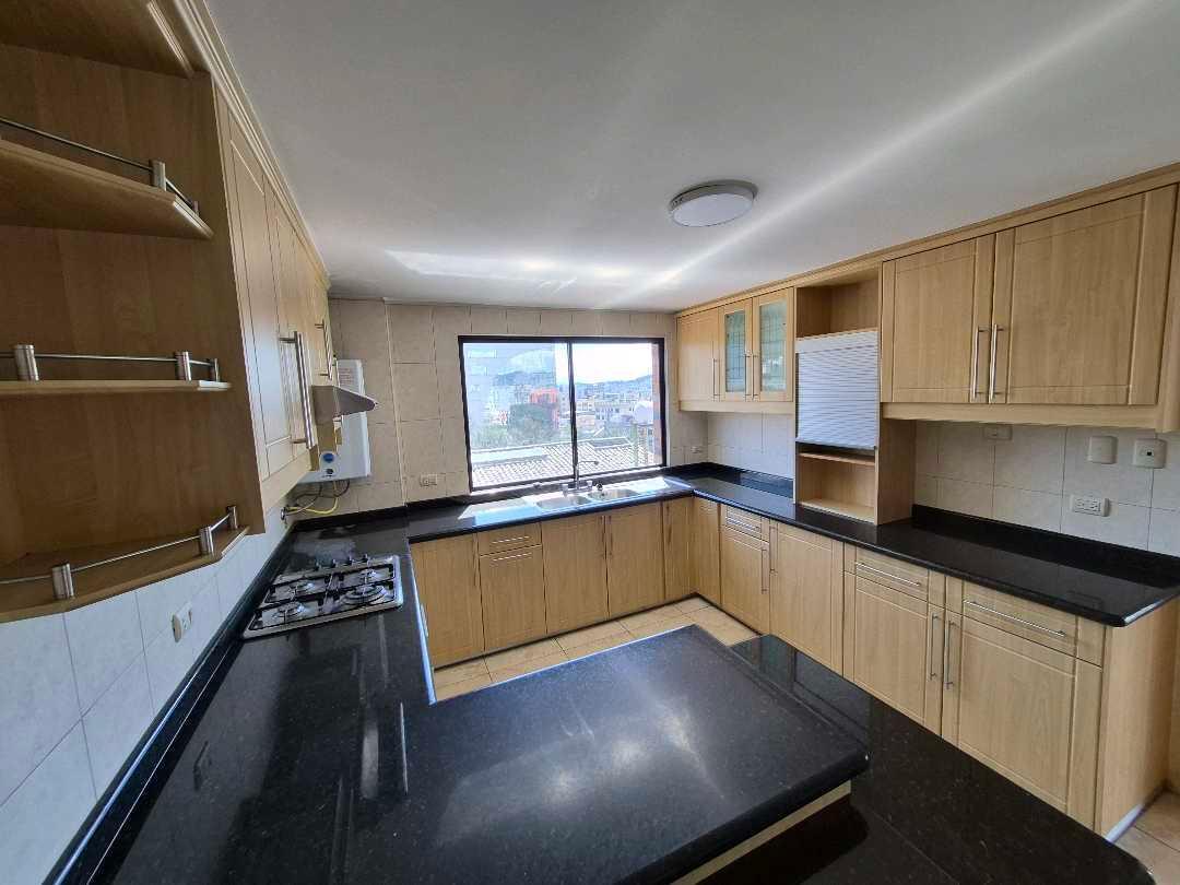 Venta Departamento 3 Dorm., 2 Parqueos, Vista, Edificio Seguro — imagen 8