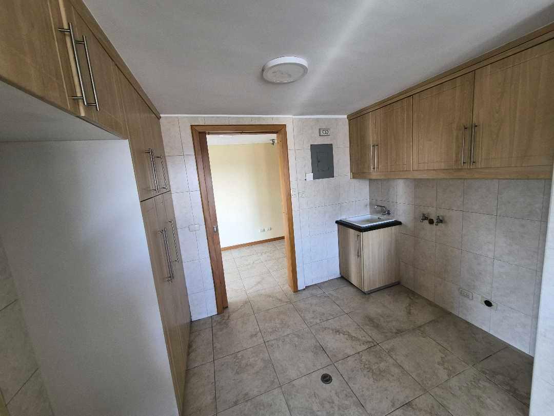 Venta Departamento 3 Dorm., 2 Parqueos, Vista, Edificio Seguro — imagen 7
