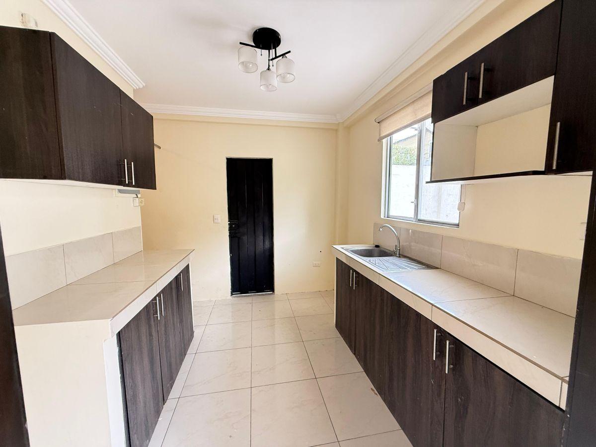 Venta de Casa en La Urb La Joya Etapa Gema Vía Aurora, Guayas — imagen 4