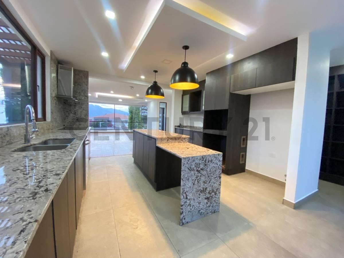 Oportunidad Venta Casa de Lujo con Jardin, Piscina en Urb. Exclusiva Nayon - Tacuri — imagen 10
