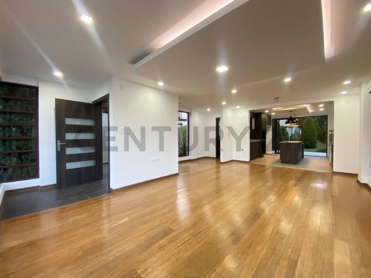 Oportunidad Venta Casa de Lujo con Jardin, Piscina en Urb. Exclusiva Nayon - Tacuri — imagen 7