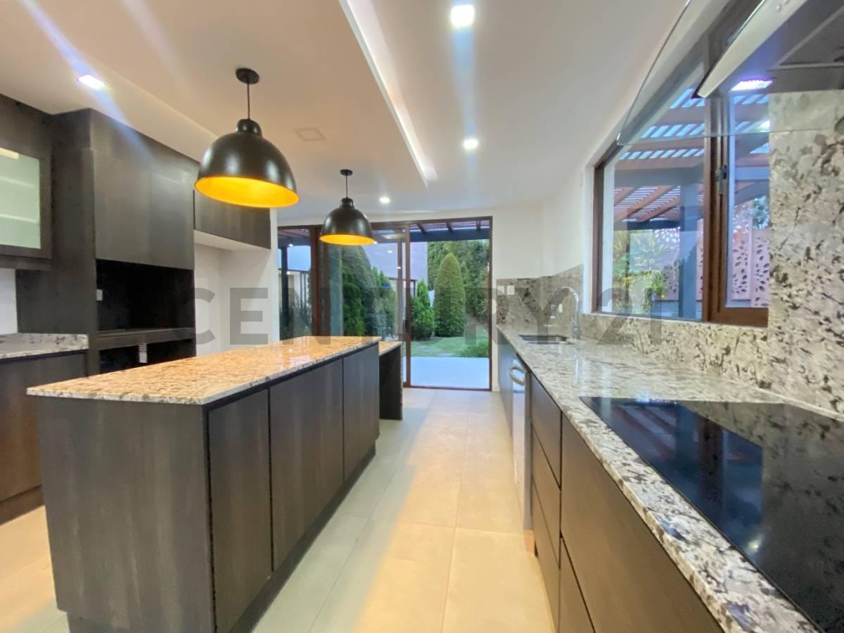 Oportunidad Venta Casa de Lujo con Jardin, Piscina en Urb. Exclusiva Nayon - Tacuri — imagen 5