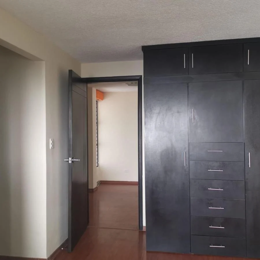 Casa Rentera en Venta Sector Pusuquí con 3 Departamentos — imagen 3
