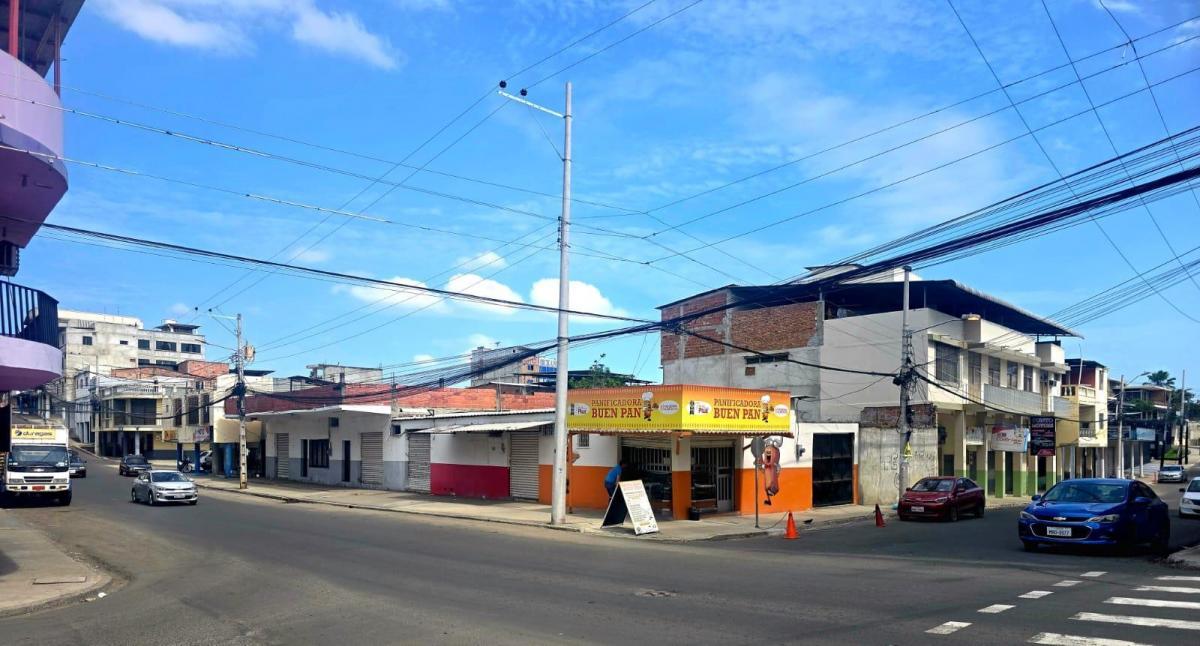Vendo Terreno Esquinero de 848 m² en El Centro de Manta, Manabí — imagen 6