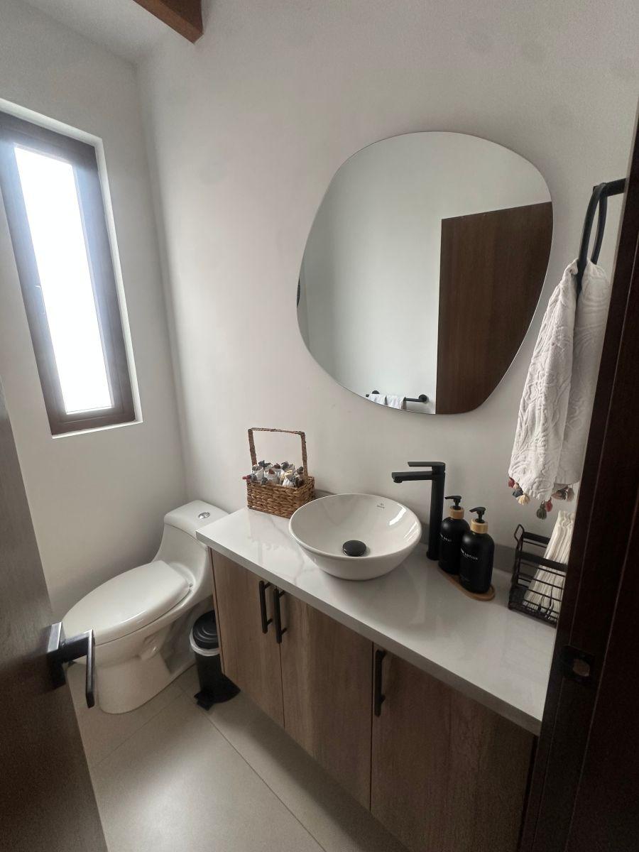 Hermosa y Cómoda Casa No Adosada en Conjunto — imagen 10