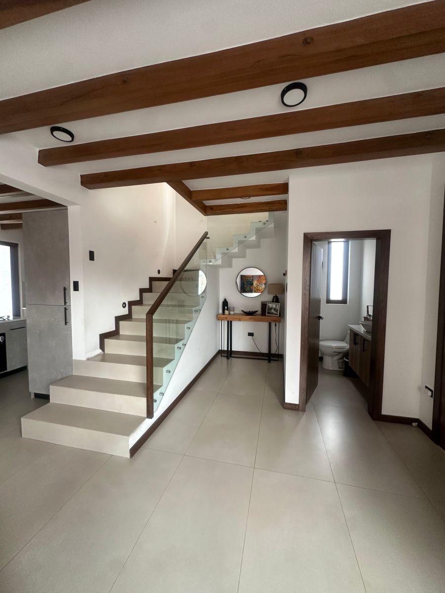 Hermosa y Cómoda Casa No Adosada en Conjunto — imagen 9