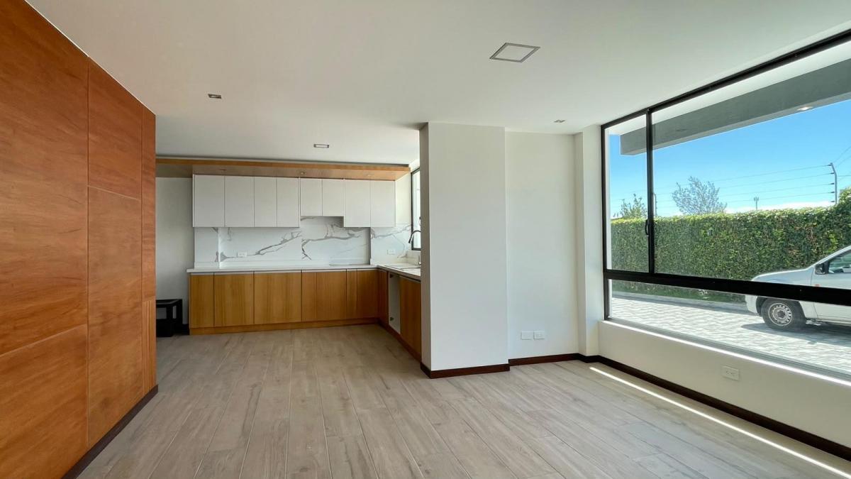 Venta de Casa 3 Domitorios Más Estudio y Terraza, Tumbaco La Morita — imagen 8