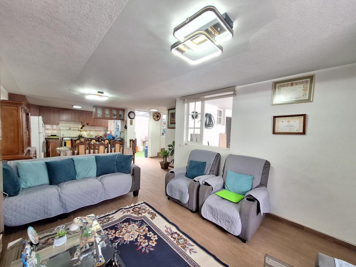 Casa en Venta 3 Dorm., Terraza, Parqueadero, Calderón — imagen 8